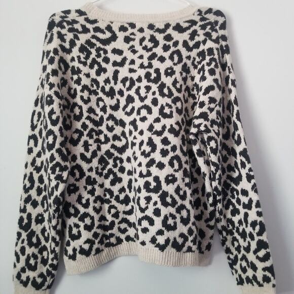 Leopard Print Sweater by Yet Again size Medium - Picture 4 of 6